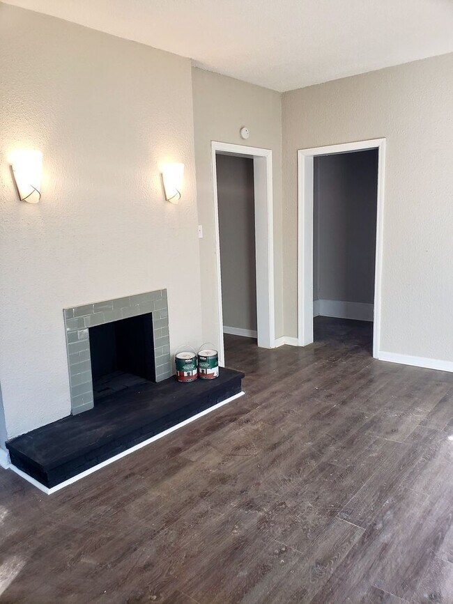 Foto del edificio - *** Bellevue * Lovely & Large 3 Bedroom House * Pet Friendly * Renovated & Spacious * Granite & S...