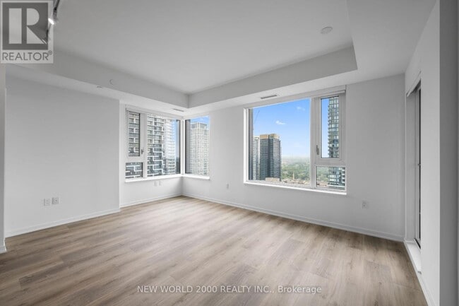 Building Photo - 101 Roehampton Ave