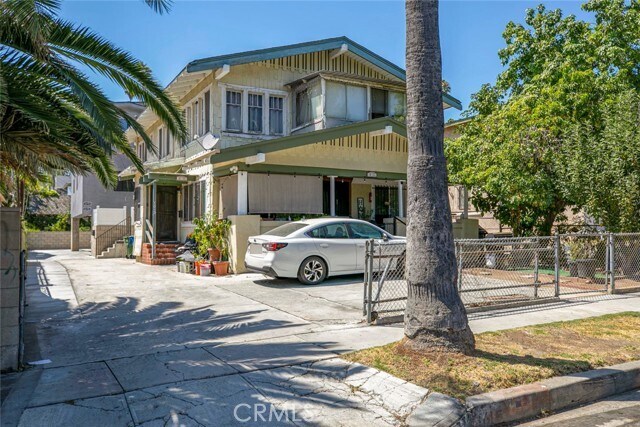 Foto del edificio - 1615 Winona Blvd
