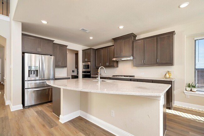 Building Photo - 2103 Horizon Dr