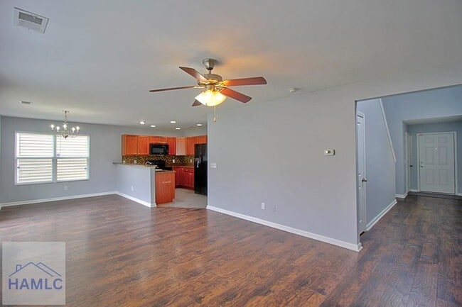 Building Photo - 207 Bender St