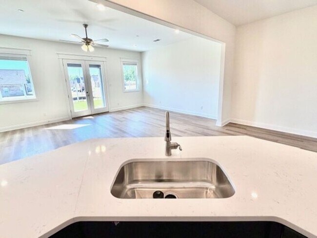 Foto del edificio - OPEN HOUSE! Now Leasing! 3-Bedroom 2.5 Bath Townhome in Olive Branch- Minutes from Methodist Hosp...