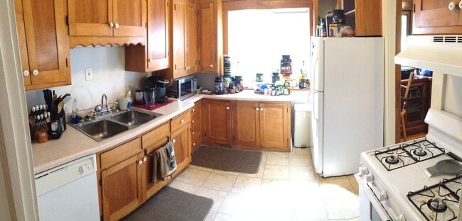 Kitchen - 3015 E Bde Maka Ska Pkwy