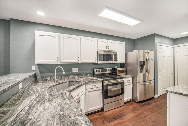 Building Photo - End Unit Townhome with Large Patio and Amb...