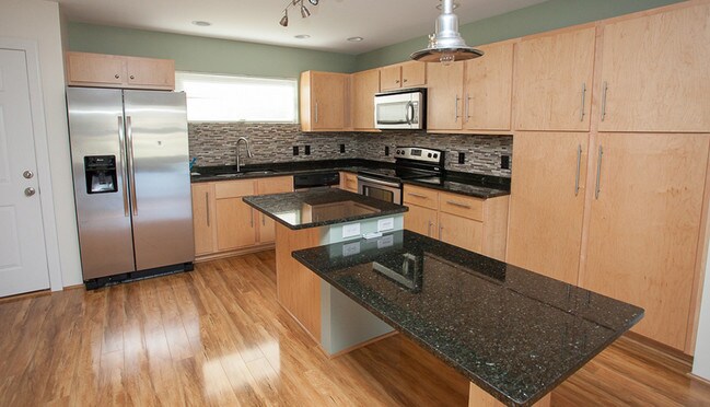 Foto del edificio - 746 Foley Rd