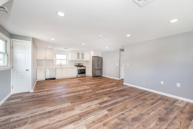 Building Photo - 108 Woodrow Ave