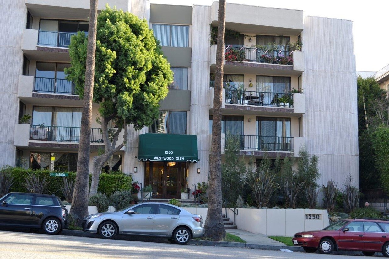 1250 S Beverly Glen Blvd Unit 305, Los Angeles, CA 90024 Apartment