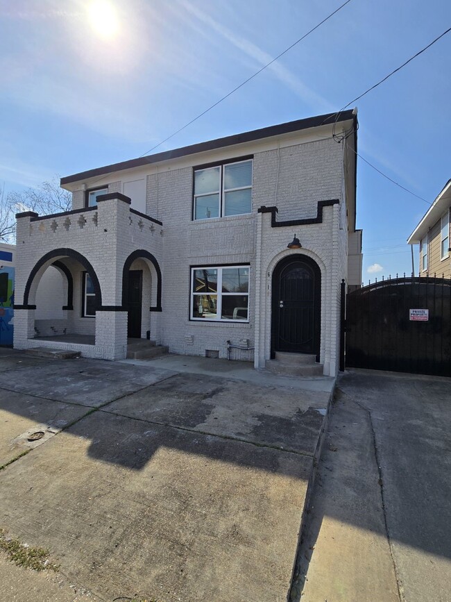 Building Photo - 6718 Canal St