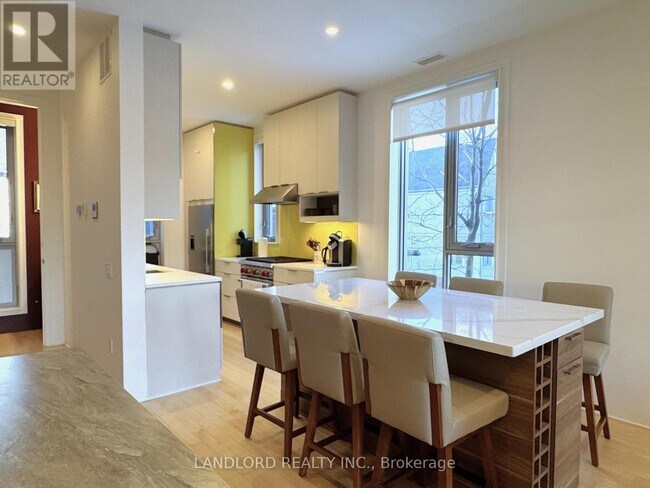 Photo du bâtiment - 15 Cummings St