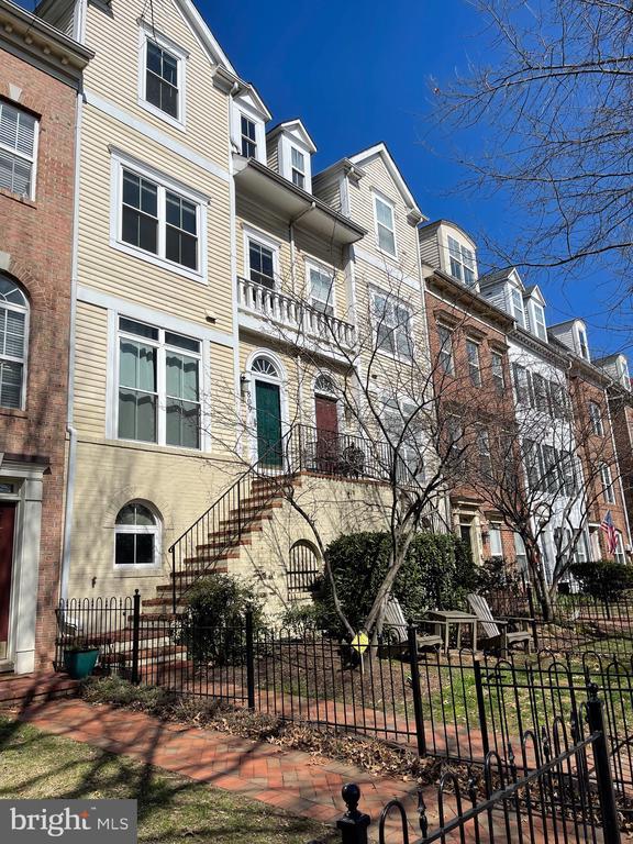 Primary Photo - 809 G St SW
