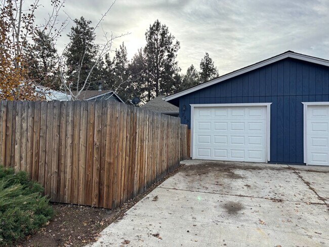 Foto del edificio - 717-719 SE Centennial St