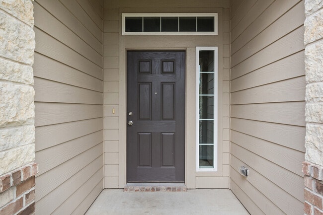 Building Photo - 7911 Woodbury