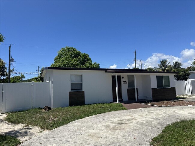 Building Photo - 1754 NE 48th Ct