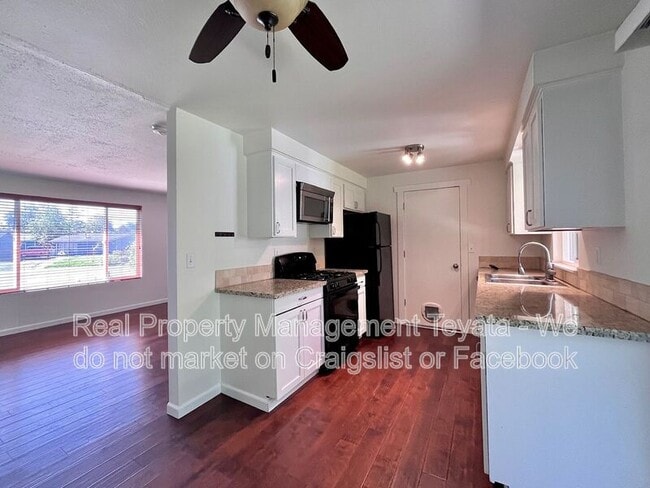 Building Photo - 3326 Granada Way
