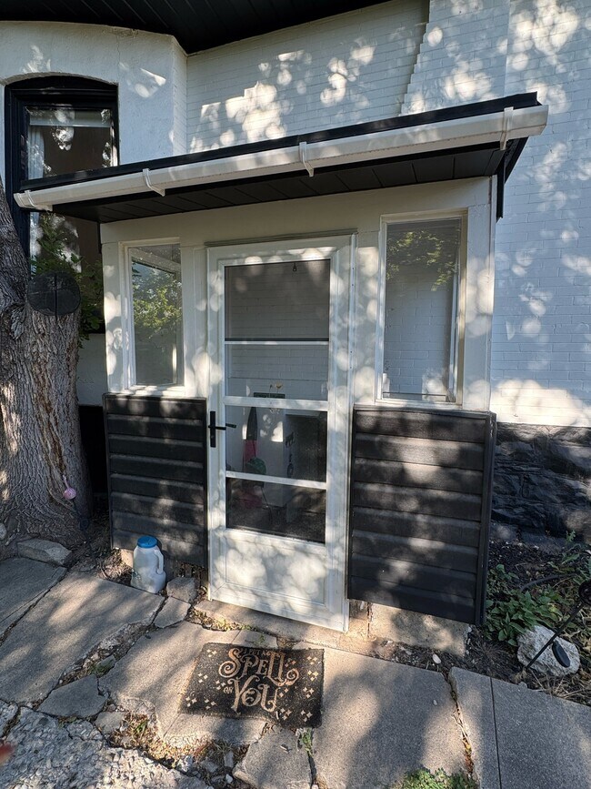 Foto del edificio - 1027 E Emerson Ave