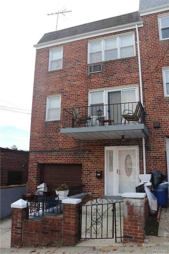 Primary Photo - 163-16 65th Ave