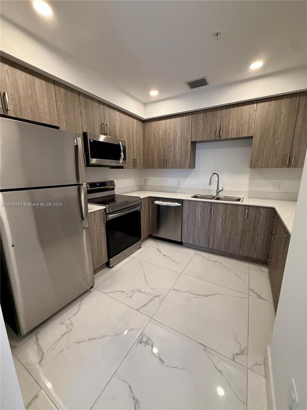 Foto principal - 11150 NW 82nd St