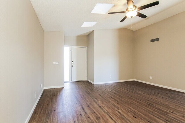 Foto del edificio - 11175 N 82nd Ln