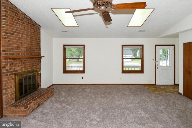 Building Photo - 10115 Erin Ct