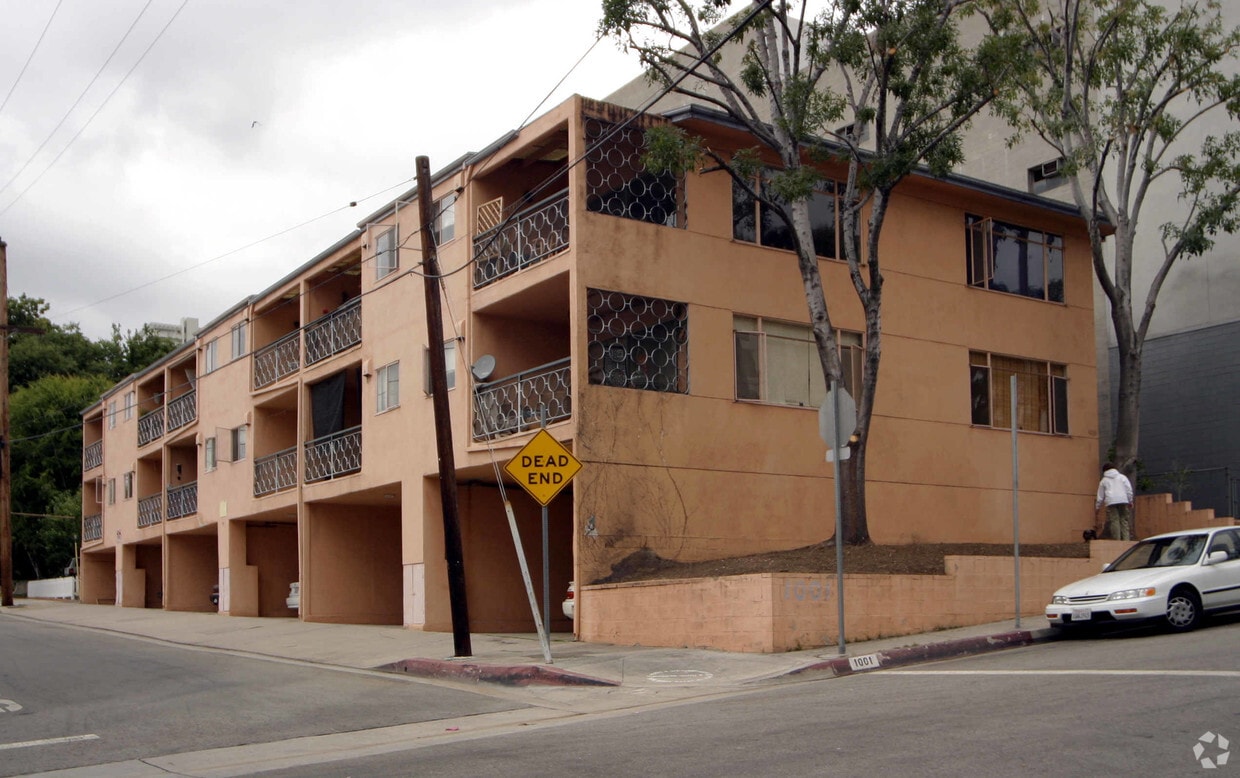 Beverly Hills Adjacent Apartments in West Hollywood, CA