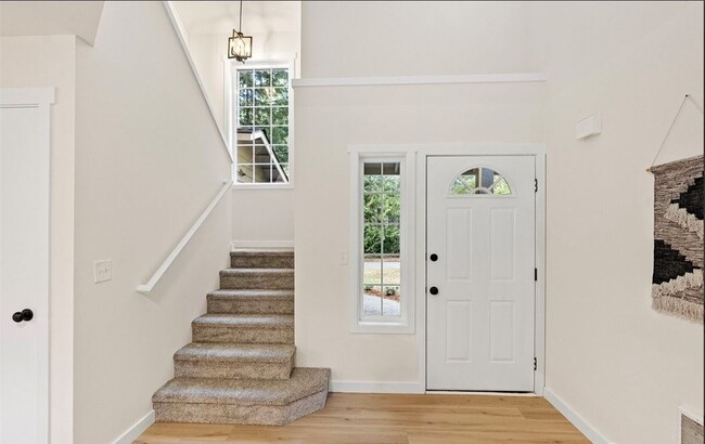 Foto del edificio - 13619 Sandy Point E NW