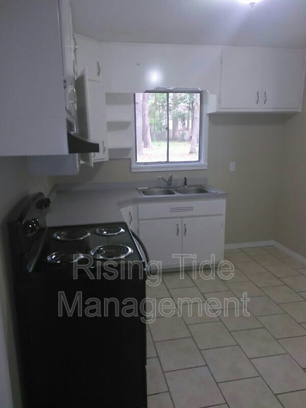 Building Photo - 1109 Barnisdale Rd