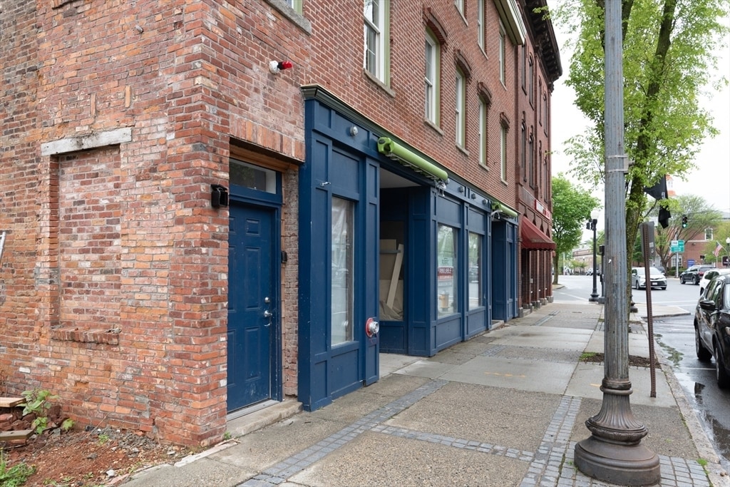 Primary Photo - 300 Main St