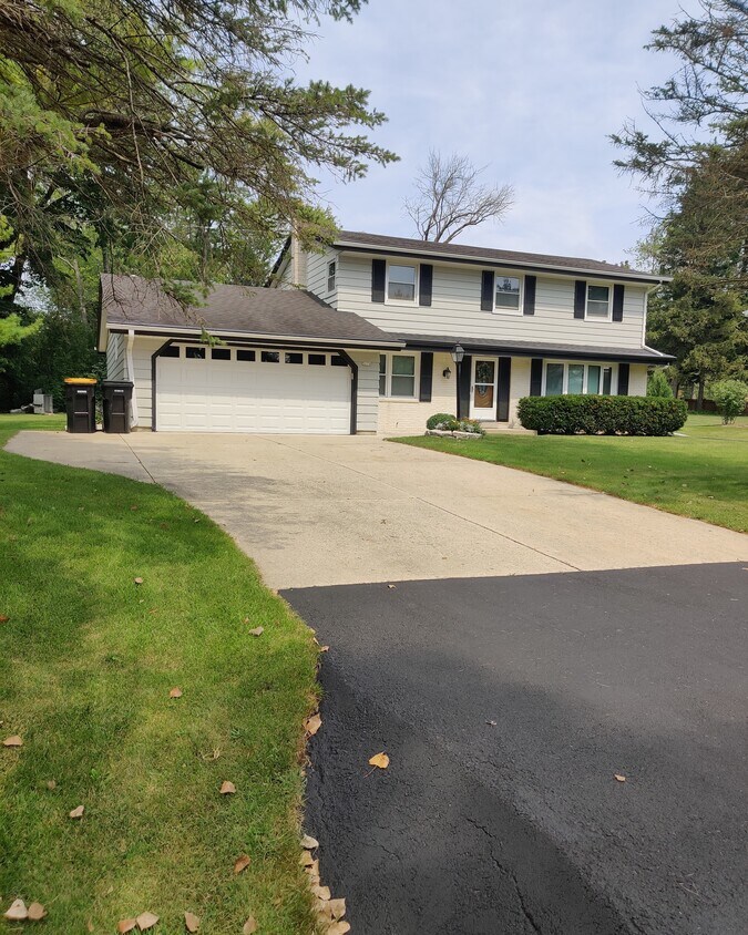 5176 W Radcliffe Dr, Brown Deer, WI 53223 House Rental in Brown Deer, WI