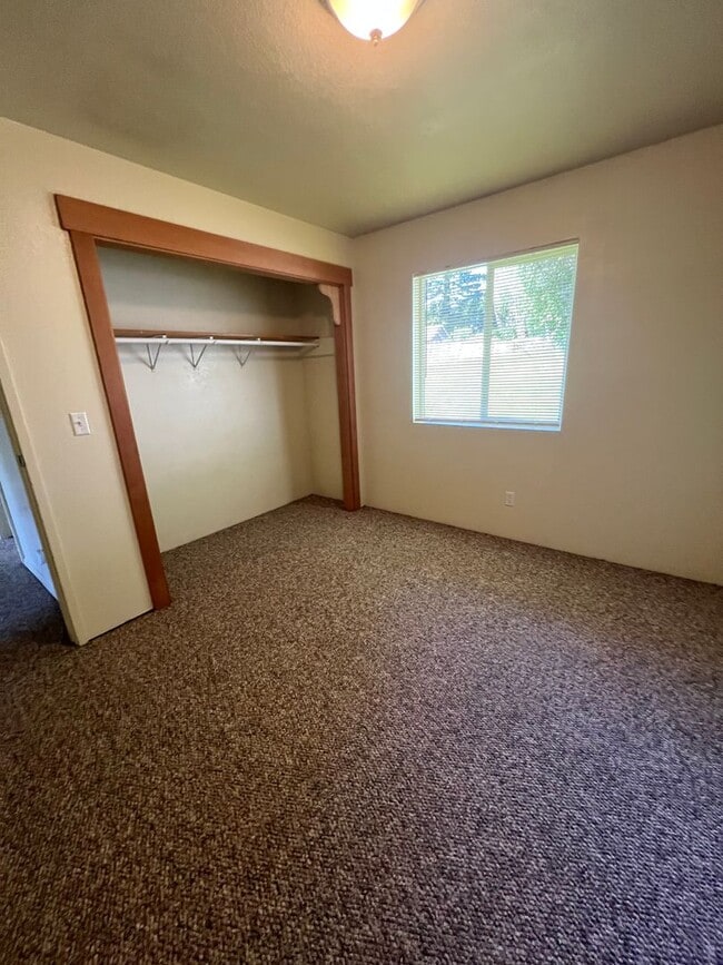 Building Photo - 2 Bedroom 1 Bath Mckinleyville House with ...