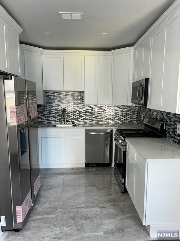 Foto principal - 5024 Bergenline Ave