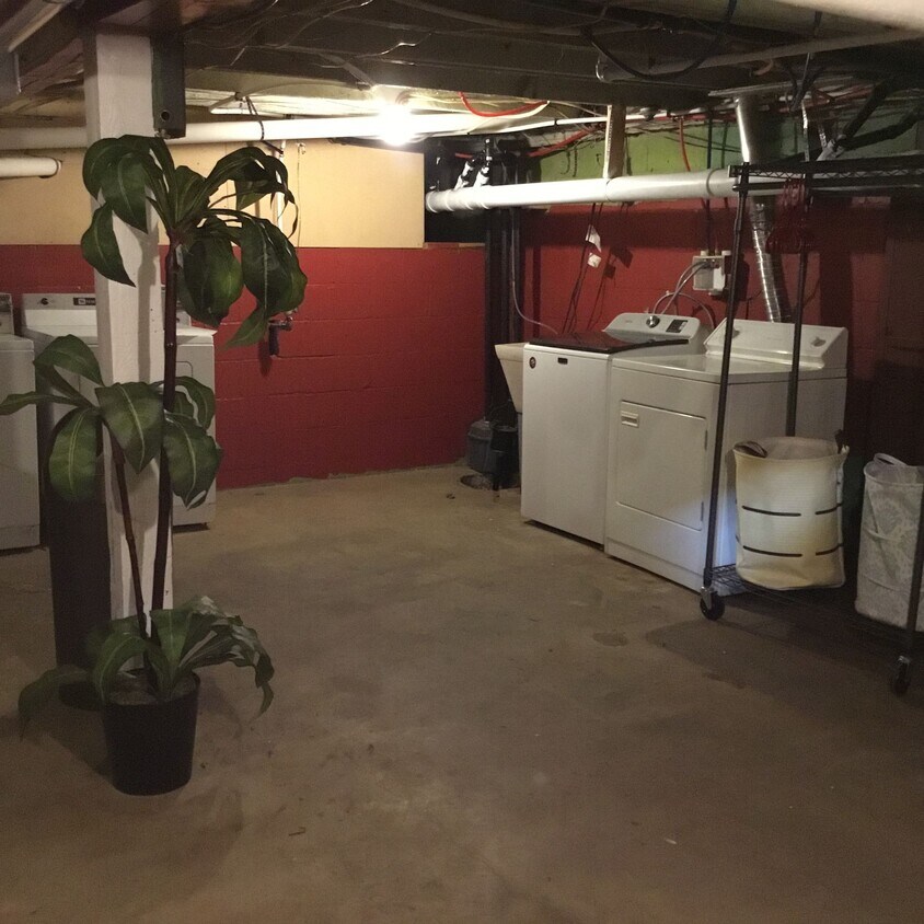 Foto principal - All utilities Included 1 bedroom, 1 bath t...