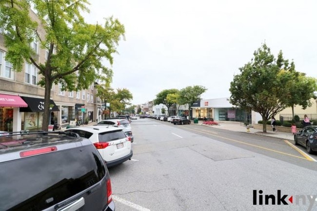 Building Photo - 2 bedroom in GREENWICH CT 06830