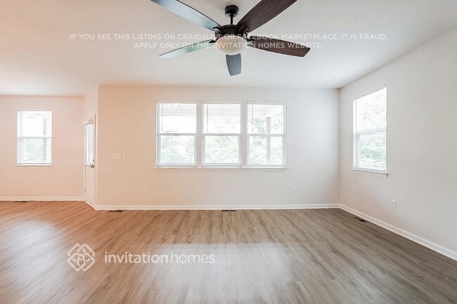 Building Photo - 2223 Dale View Dr