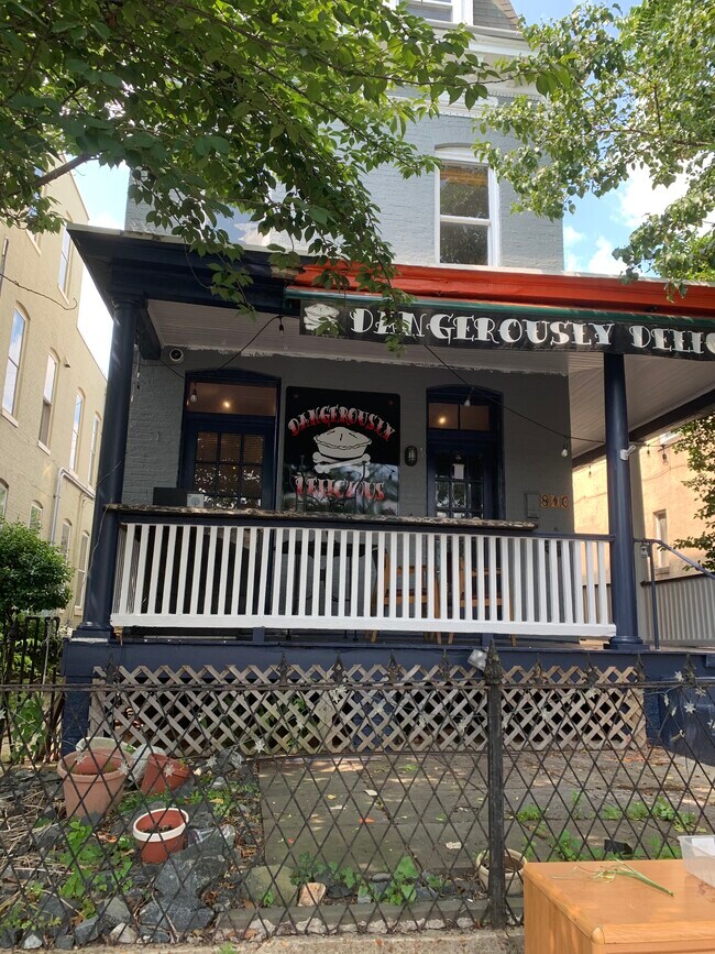 Building Photo - 810 W 36th St