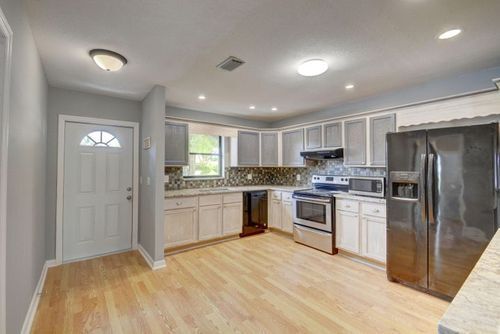 Building Photo - 865 Lantern Tree Ln