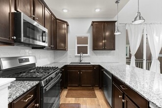 Building Photo - 2882 S Fox Ct