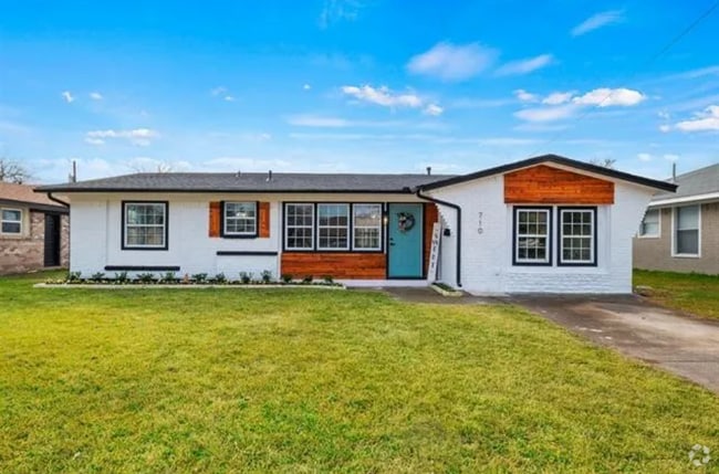 Building Photo - 710 Carpenter Dr