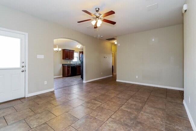 Foto del edificio - 7608 Hollow Forest Dr