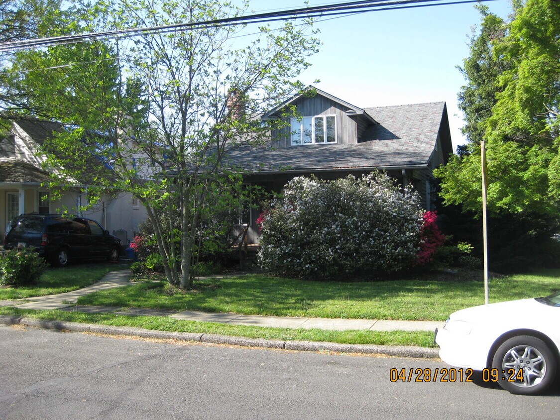 300 Inman Ter, Willow Grove, PA 19090 Apartments in Willow Grove, PA