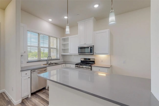 Building Photo - 4 Bed and 2.5 Bath Luxurious Townhome in Frisco!