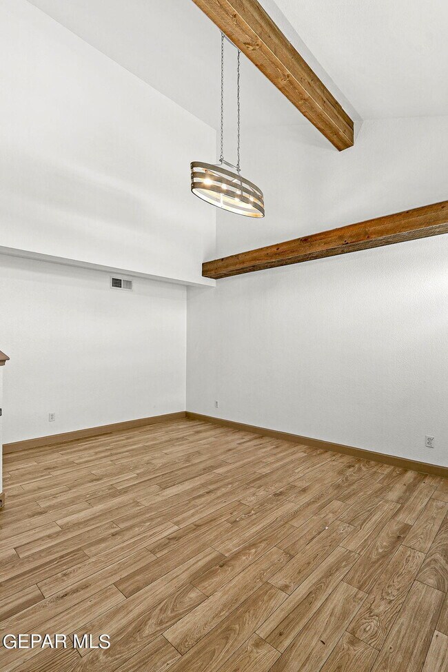 Foto del edificio - 2921 Pebble Rock Pl