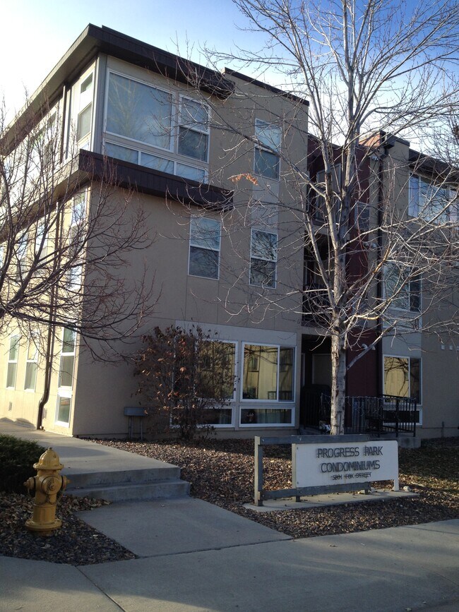 Foto del edificio - 5201 South Fox Street