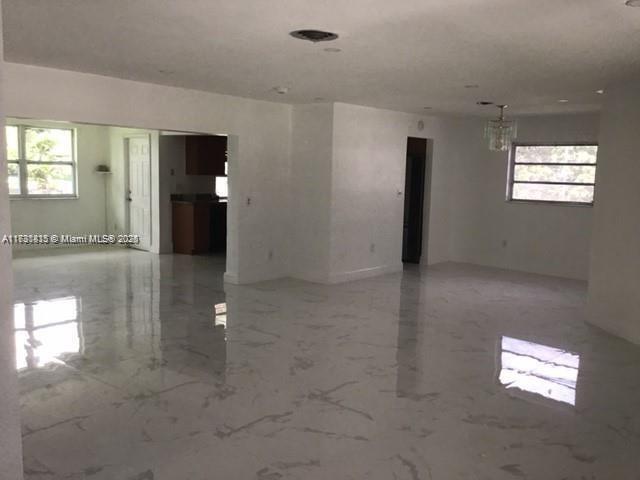 Foto del edificio - 20600 NW 2nd Ct