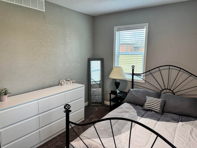 Foto del edificio - 400 Walker Dr