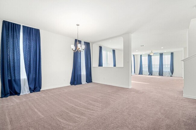 Foto del edificio - 4 bedroom with office and loft just South San Antonio