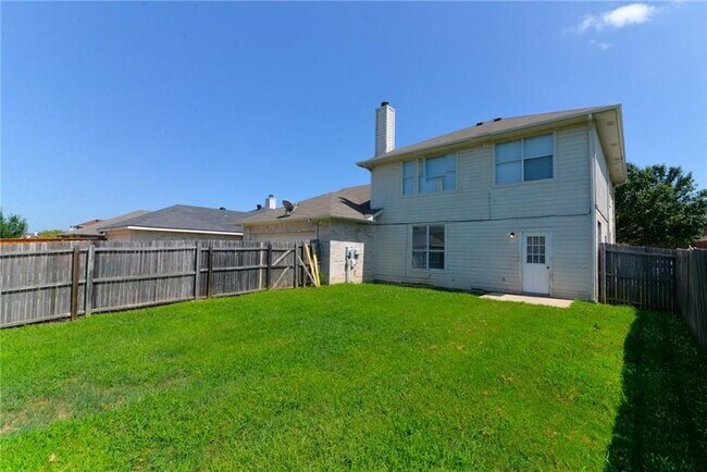 Building Photo - 447 Maple Grove Dr