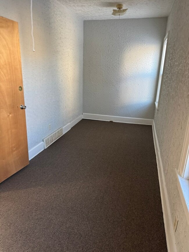 Building Photo - Updated  3-bedroom single family house available NOW!