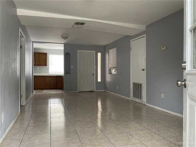 Building Photo - 13 E St