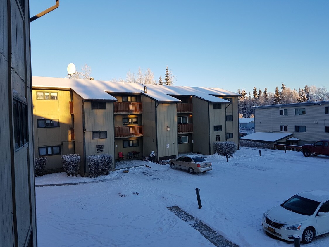 Foto principal - 100 B St