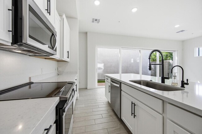 Foto del edificio - 2452 E Lovebird Ln